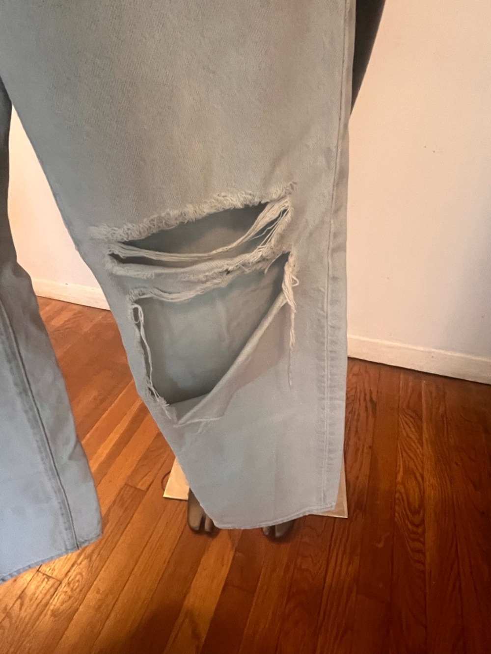LEVI’S Ribcage Light Blue Distressed - Picture 2 of 7
